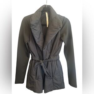 New! Lululemon super soft black puffer wrap coat